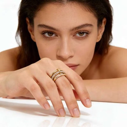 Trio de Bagues Zircon Entrelacées — Look Superposé Élégant