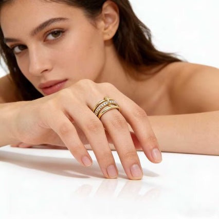 Trio de Bagues Zircon Entrelacées — Look Superposé Élégant